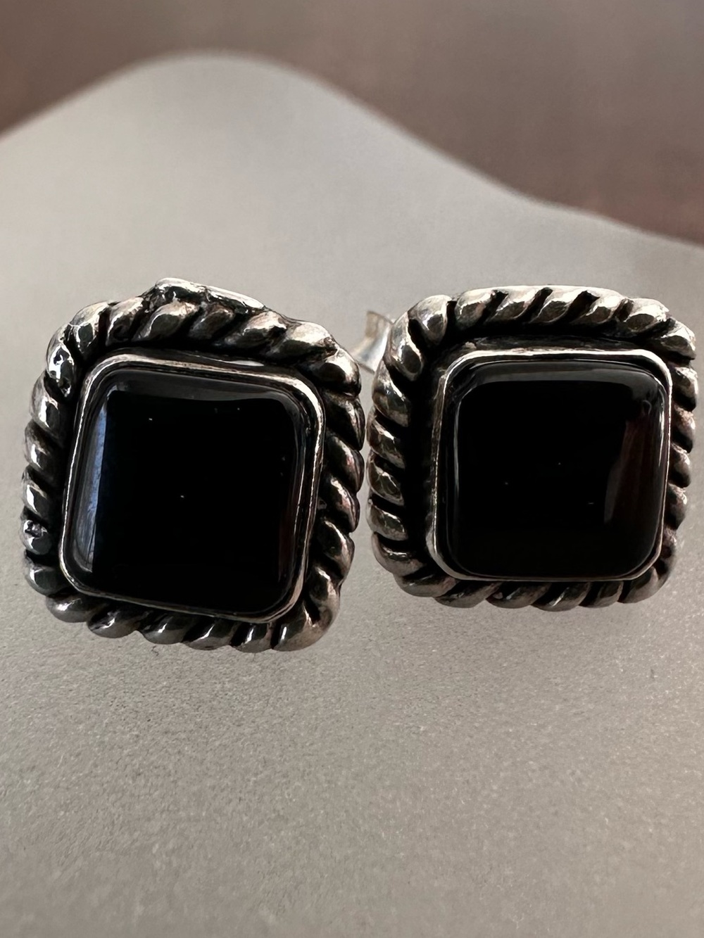 Sterling silver and onyx vintage earrings made by Quoc Turquoise